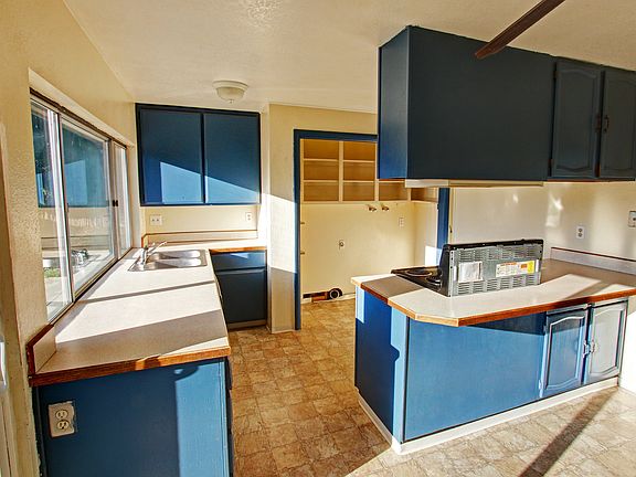 5th image of 9815 W Telfair Dr