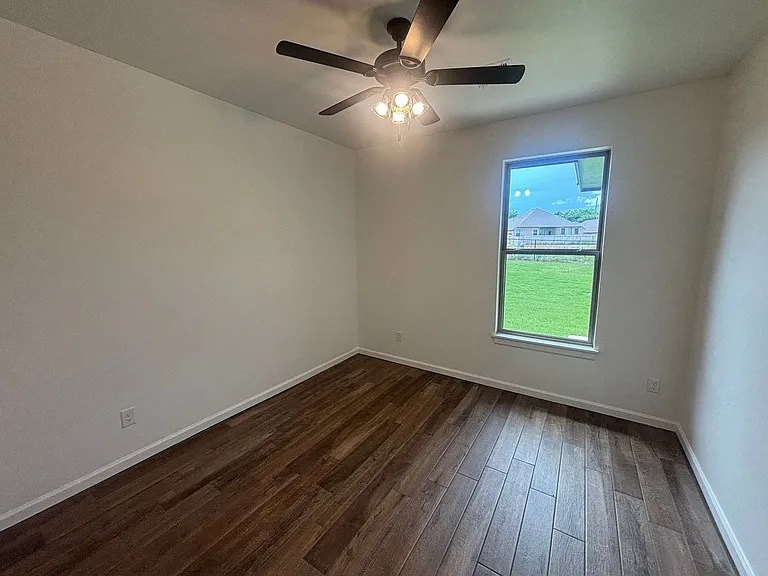 1900 Inglenook Dr — Photo 17
