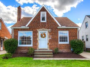 8323 Deerfield Dr, Parma, OH