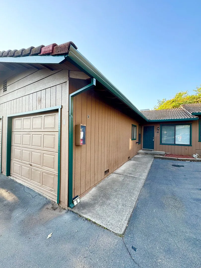 CA302 — Photo 1