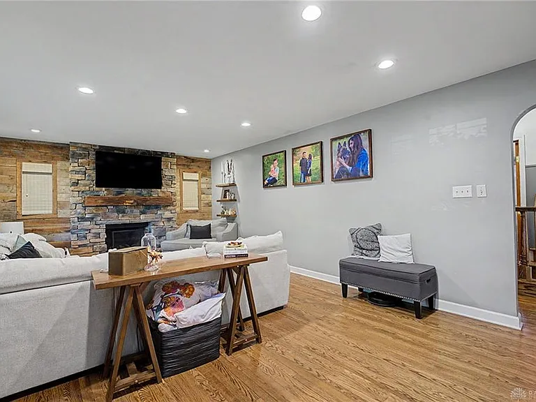 333 Thruston Blvd E — Photo 7