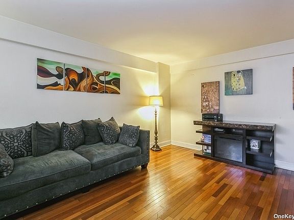 5th image of 880 Boynton Ave APT 1M
