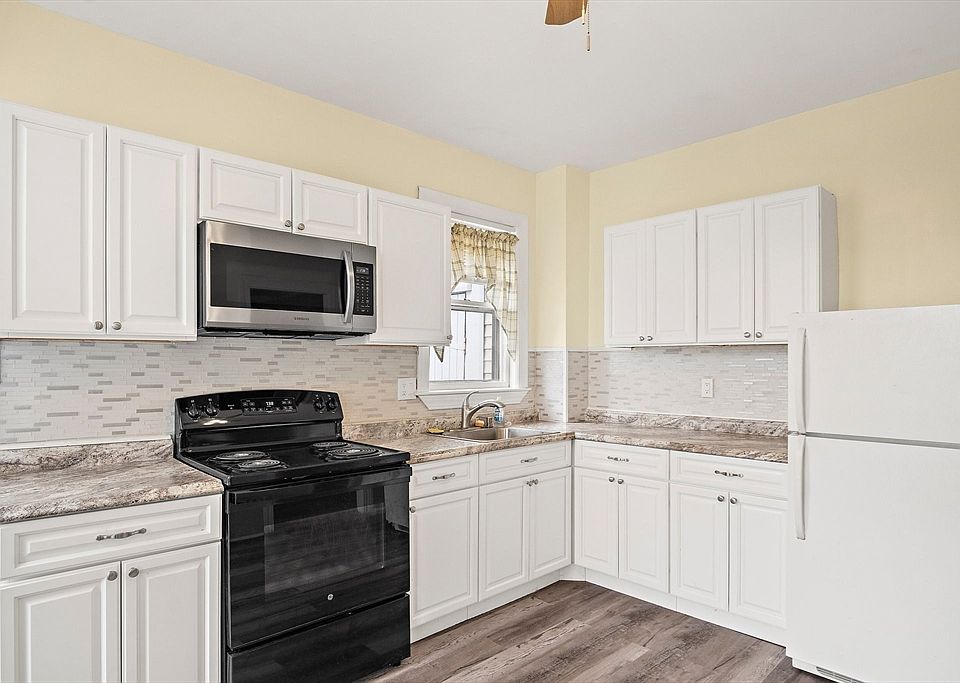 1st image of 100 N Franklin St APT 1