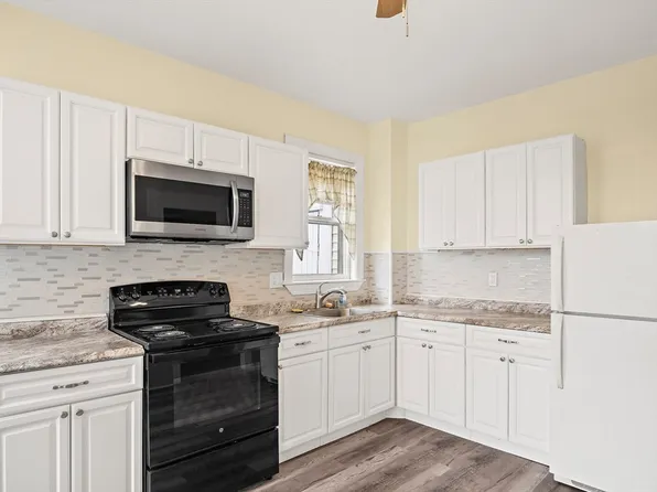 100 N Franklin St APT 1, Holbrook, MA 02343