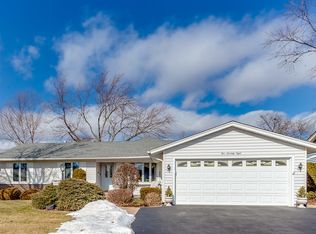 578 Yarmouth Rd, Elk Grove Village, IL 60007