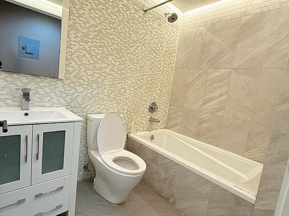 2nd image of 336 Chauncey St #1F