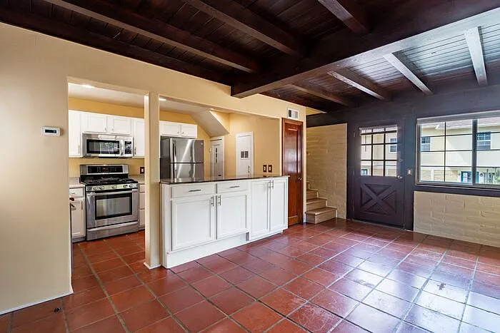 2 bed, 1.0 bath, 725 sqft, $2,800 — Photo 4