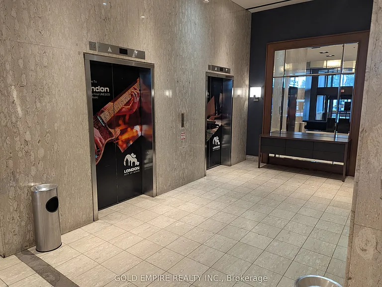 300 King St #STUDIO — Photo 4