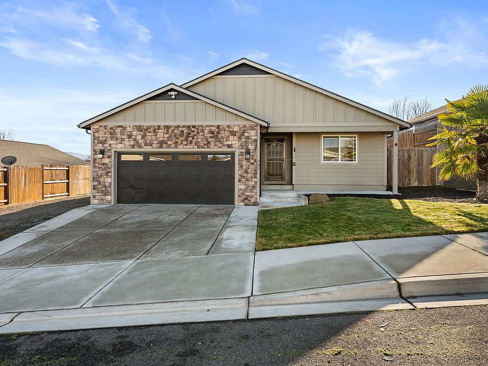 1st image of 925 Sellwood Dr