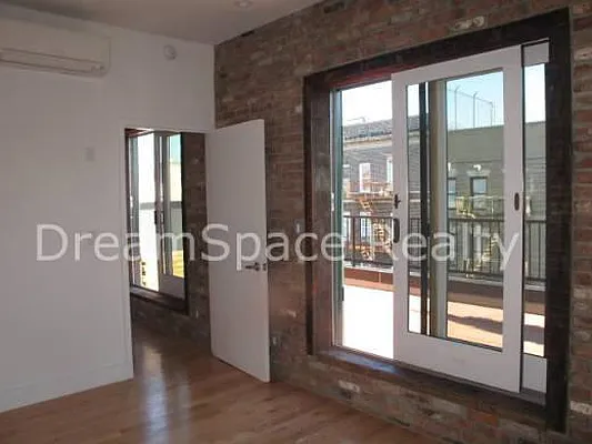Rented by Dream Space Realty | media 21