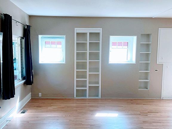 Built in book shelves for an in home office space if you choose.