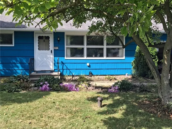 211 Washburn Dr, East Syracuse, NY 13057