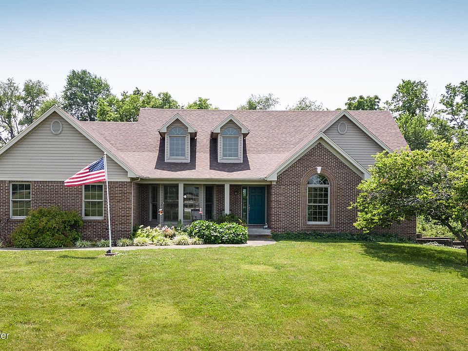 1st image of 2631 Woodlawn Rd