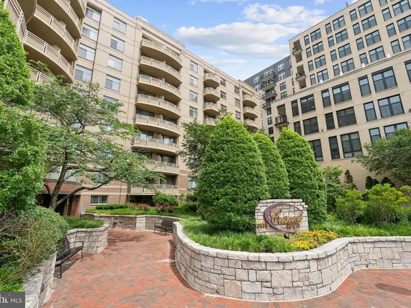 7111 Woodmont Ave APT 316, Bethesda, MD 20815