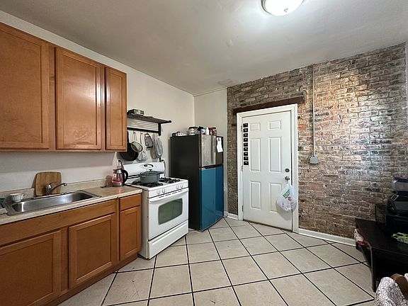 4th image of 1552 W Arthur Ave APT 3