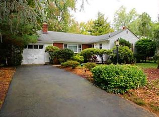 19 Beverly Ct, Metuchen, NJ 08840
