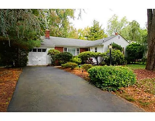 19 Beverly Ct photo 1