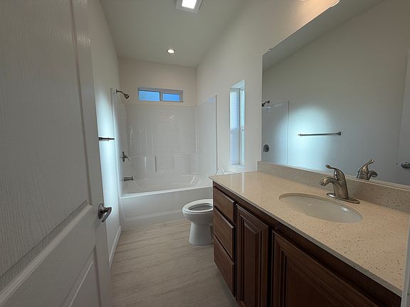 5th image of 32092 Almaden Blvd