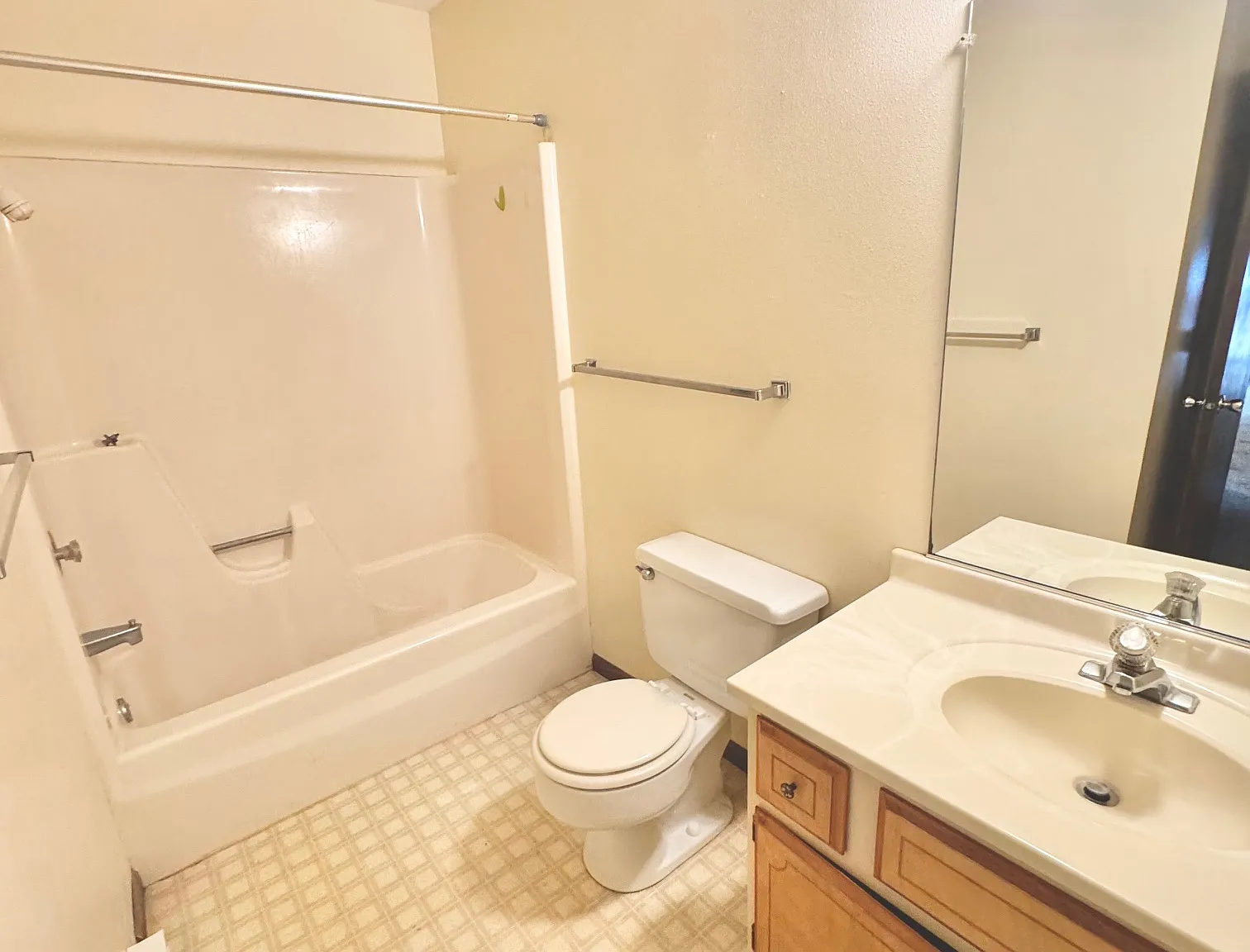 2 bed, $930 — Photo 3