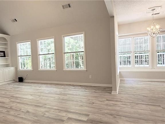 3rd image of 4505 Pinehollow Ct