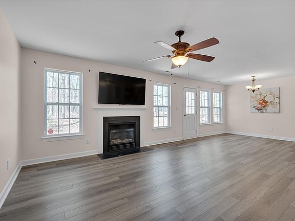 4th image of 2604 Spring Dr