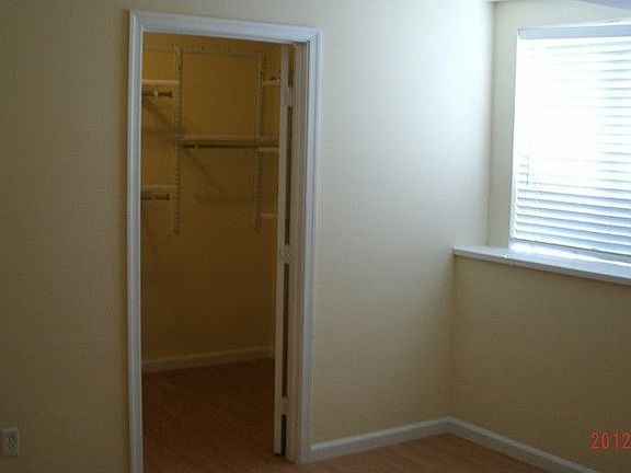 3rd image of 684 Brussels St