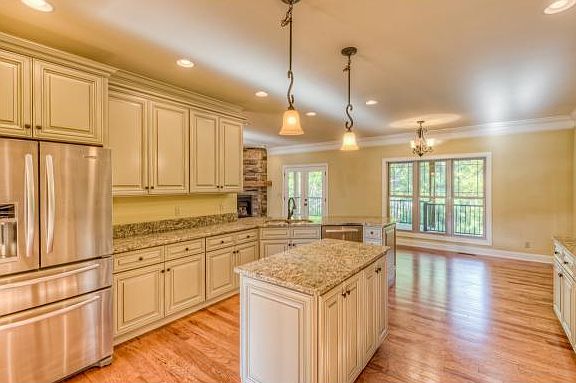 4th image of 175 Creek Side Ct