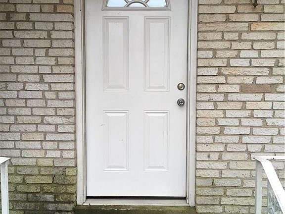 3rd image of 3047 Waterfront Dr
