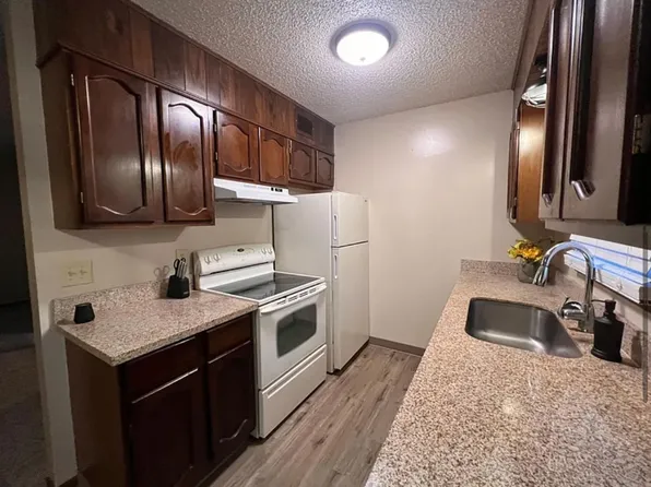 6816 W Par Ln APT 2, Wichita, KS 67212
