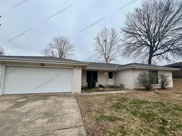 102 Beta Cir — Photo 1