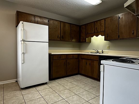 4th image of 423 Prince Ave