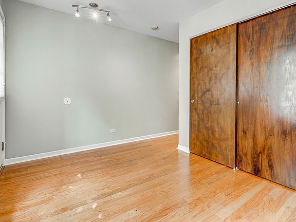 4th image of 3255 N Bay Ct #25