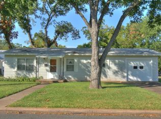 301 E Morse St, Fredericksburg, TX 78624