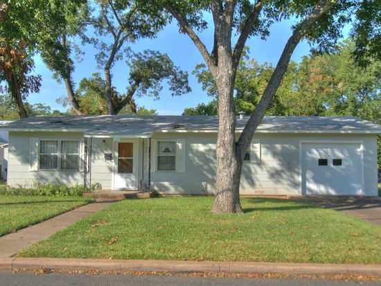 301 E Morse St Fredericksburg Tx 78624 Zillow