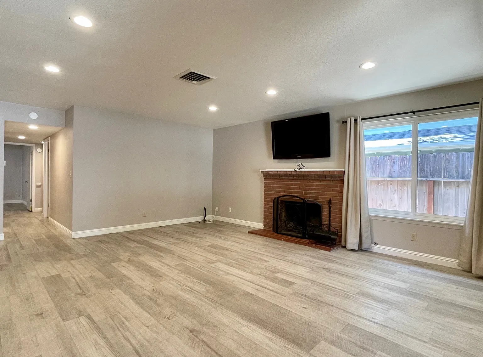 3 bed, 1270 sqft, $5,000 — Photo 3