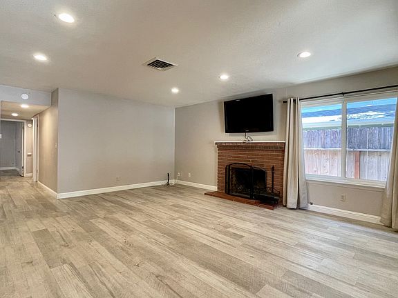 3rd image of 2155 Santa Ynez Ave