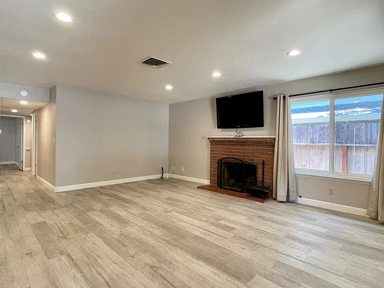 2155 Santa Ynez Ave — Photo 3