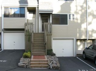 181 Sunrise Hill Ln, Norwalk, CT 06851