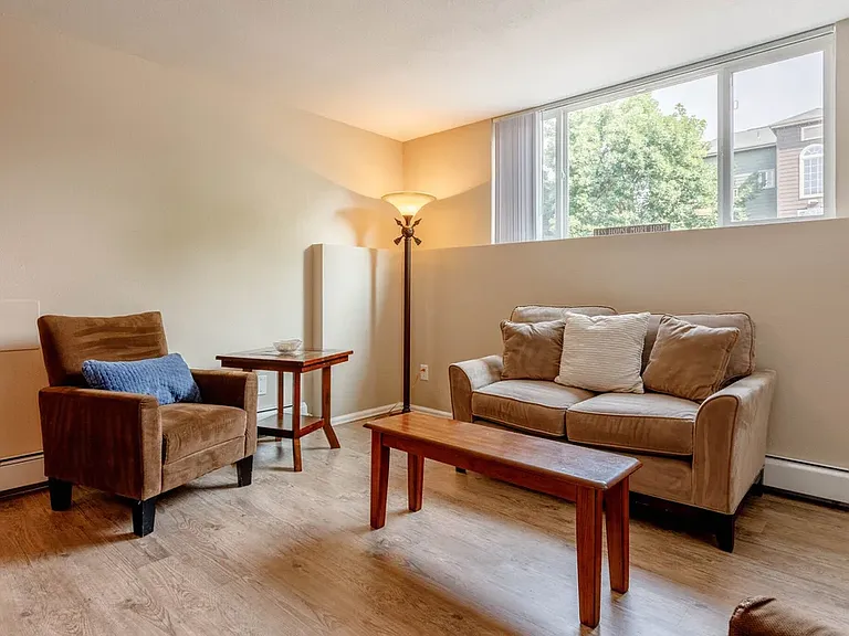 Creekside Place Apartments — Photo 9