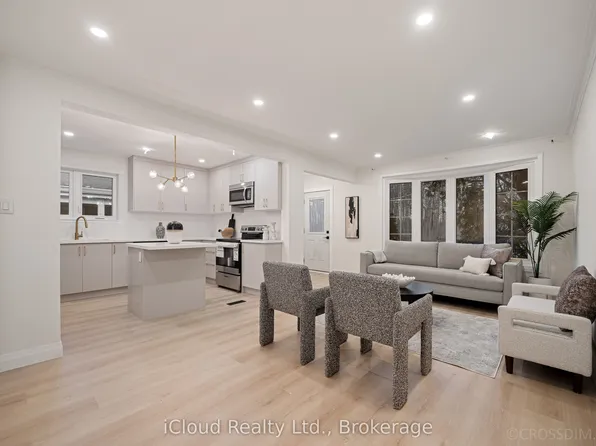 107 Bayview Pkwy, Newmarket, ON L3Y 3W2