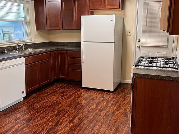 3rd image of 926 N Ward Ave