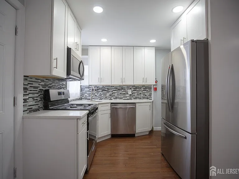545 Olive Pl — Photo 12