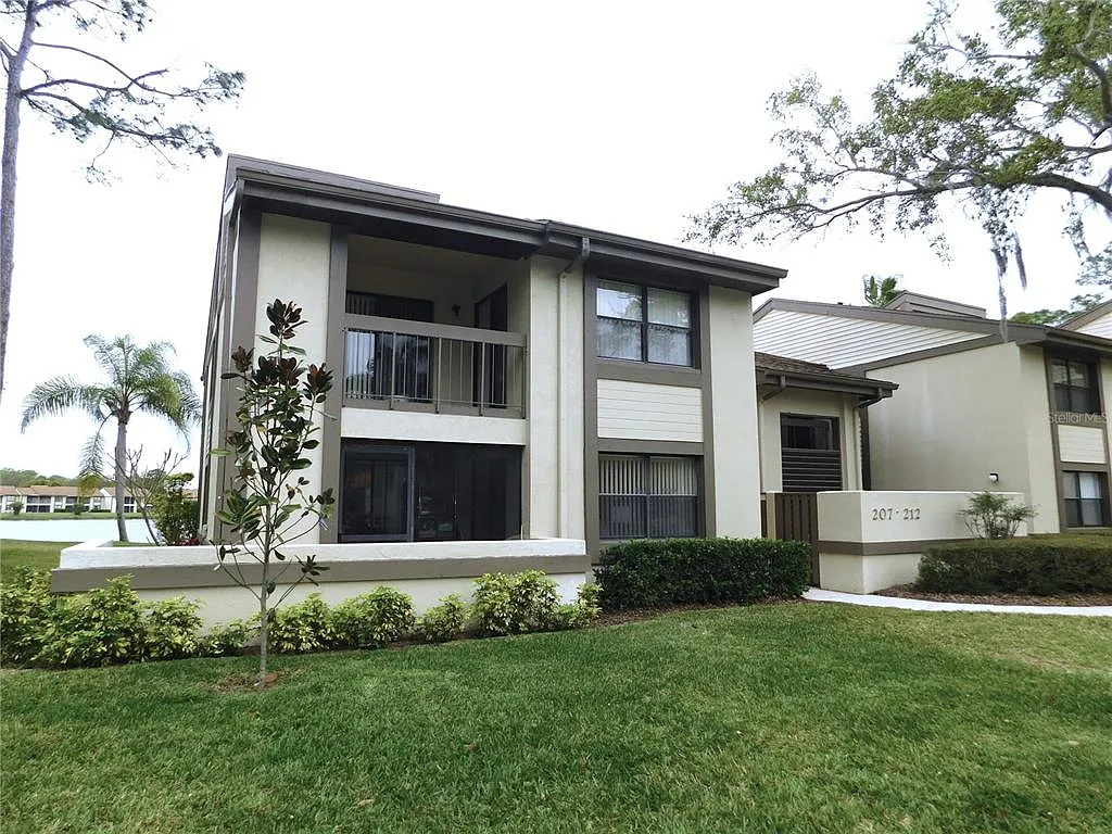 2 bed, 2.0 bath, 924 sqft, $1,600 — Photo 3