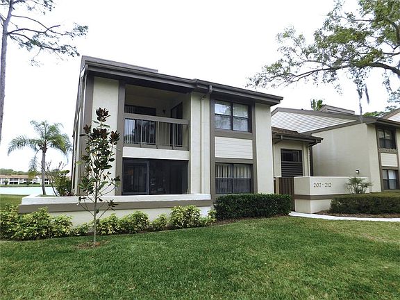 3rd image of 207 Woodlake Wynde #207