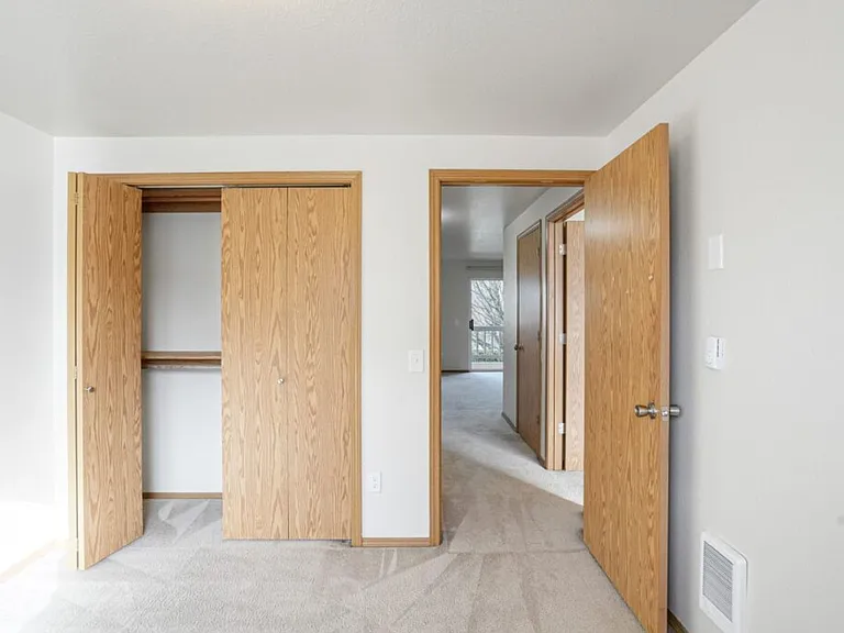 102-Mountain View Apts — Photo 23