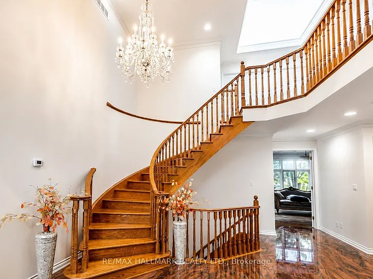51 Risebrough Ave — Photo 2