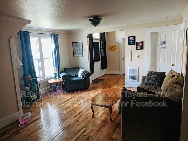 1405 Halleck St — Photo 8