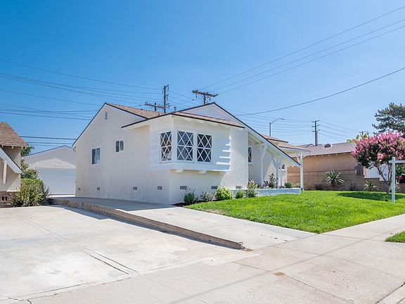 3rd image of 1117 W Coolfield Dr
