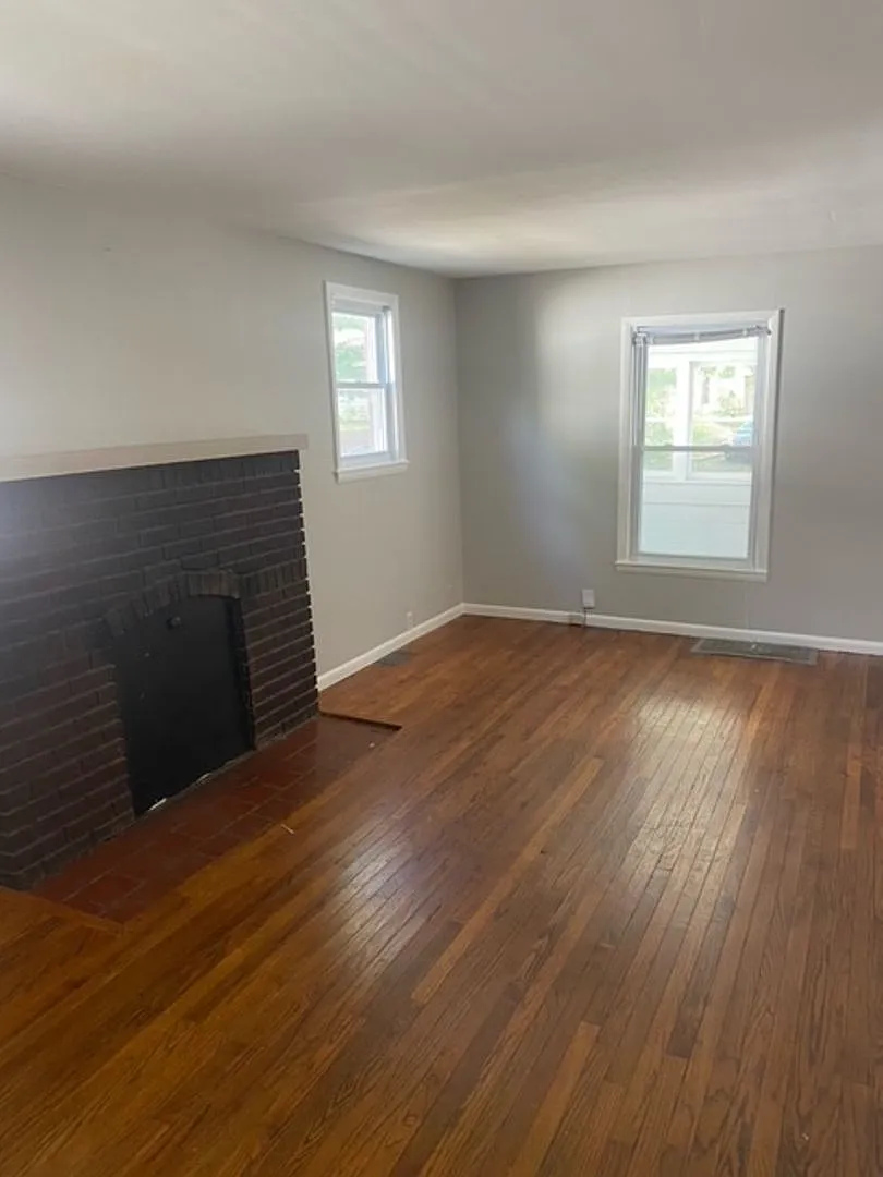 Available August! 4/5BR, 2BA Campus and Bryan Park! — Photo 4