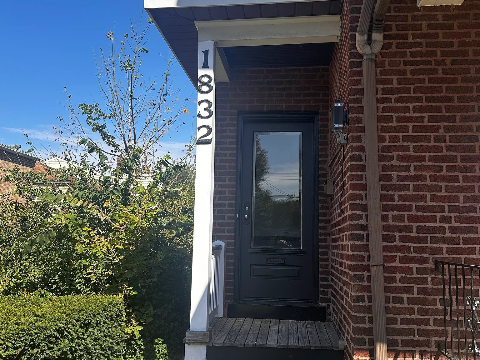 3 bed, $2,300 — Photo 2